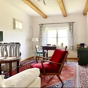 Apartment Historischer Pfarrhof Niederleierndorf